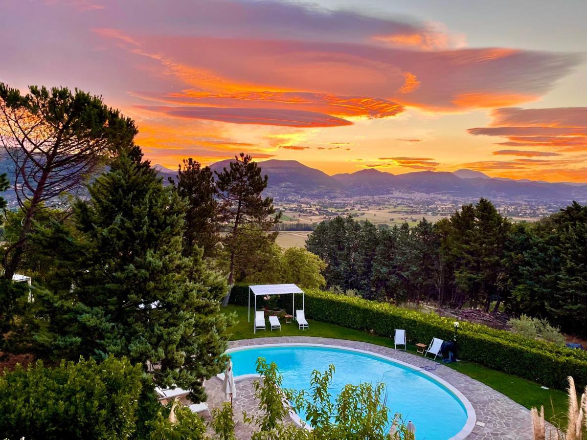 La Panoramica Gubbio - Maison De Charme - Casette E Appartamenti Self Catering Per Vacanze Meravigliose! Екстер'єр фото